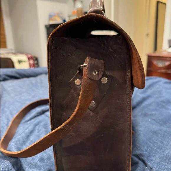 Brown Vintage Leather Briefcase with Adjustable Strap and Buckle Closure - Picture 3 of 14